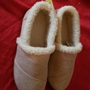Tom's slippers